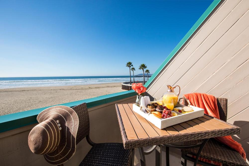 Deluxe King Room with Ocean View interior